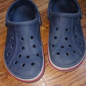 Navy crocs kids size J1